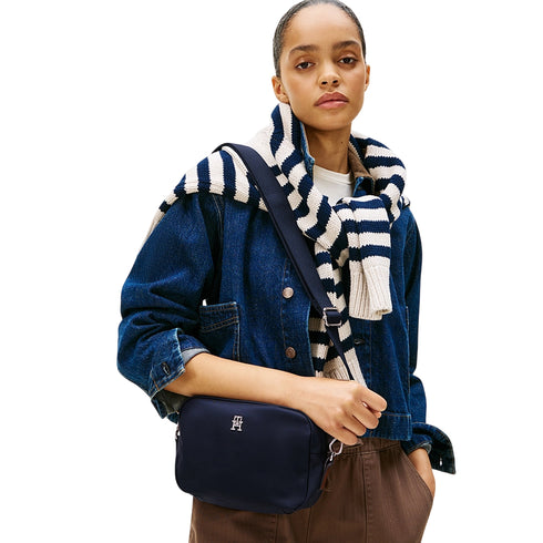 Borsa Donna in nylon monocolore, a tracolla, con logo metallico